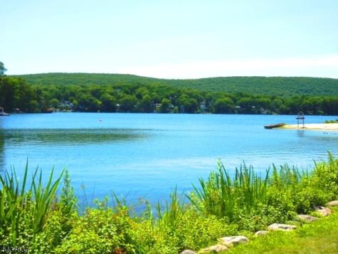6 Mohawk Trail Ringwood NJ 07456