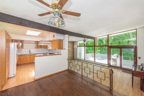 6 Mohawk Trail Ringwood NJ 07456