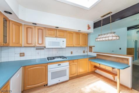 6 Mohawk Trail Ringwood NJ 07456