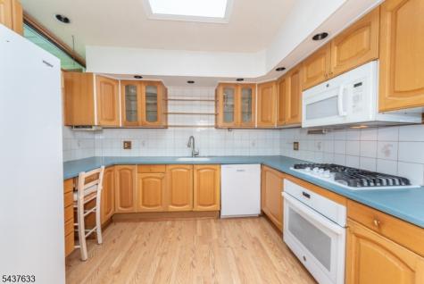 6 Mohawk Trail Ringwood NJ 07456