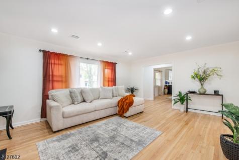 38 Mountainview Avenue East Orange NJ 07018