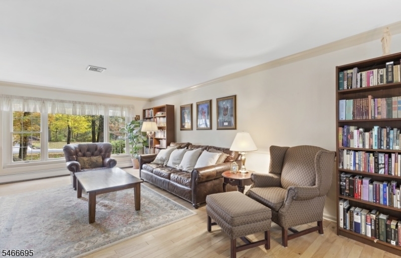 8 Stacy Lane Bernards NJ 07920
