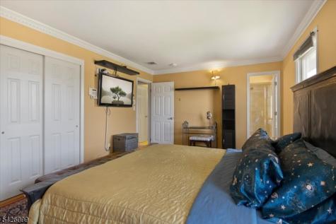 52 Molinari Drive Wanaque NJ 07465