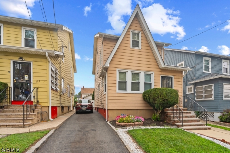 121 Scofield Street Newark NJ 07106