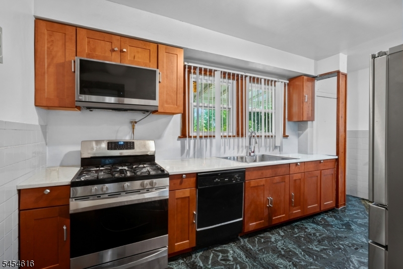 121 Scofield Street Newark NJ 07106
