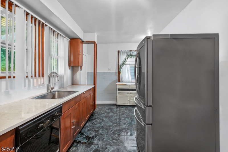 121 Scofield Street Newark NJ 07106