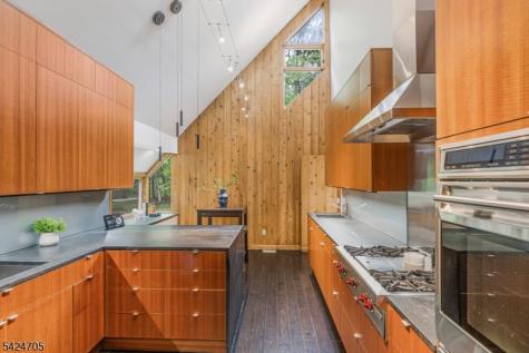 85 Crest Drive Bernardsville NJ 07924