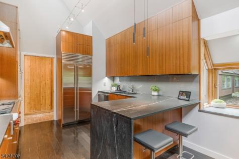 85 Crest Drive Bernardsville NJ 07924
