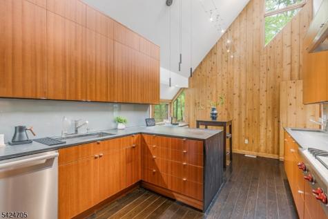 85 Crest Drive Bernardsville NJ 07924