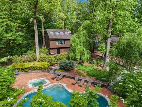 85 Crest Drive Bernardsville NJ 07924