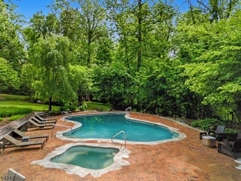 85 Crest Drive Bernardsville NJ 07924