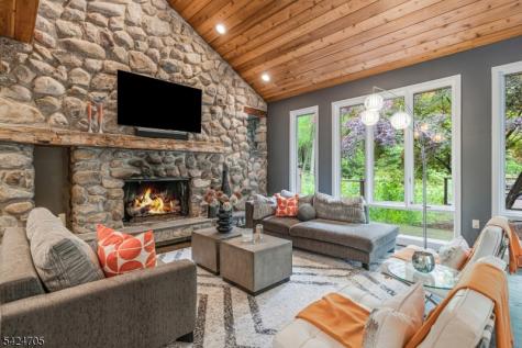 85 Crest Drive Bernardsville NJ 07924