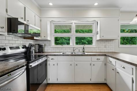 21 Wayside Lane Clinton NJ 08833