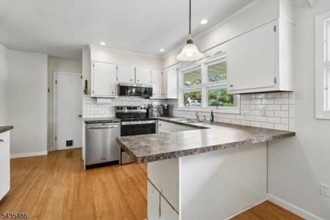 21 Wayside Lane Clinton NJ 08833