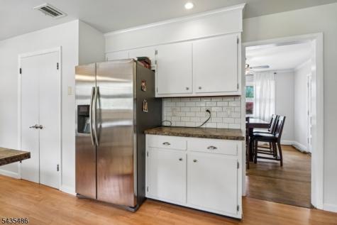 21 Wayside Lane Clinton NJ 08833