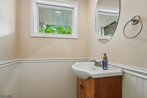 21 Wayside Lane Clinton NJ 08833