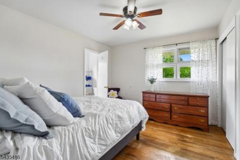 21 Wayside Lane Clinton NJ 08833