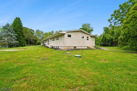 21 Wayside Lane Clinton NJ 08833