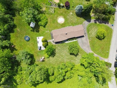21 Wayside Lane Clinton NJ 08833