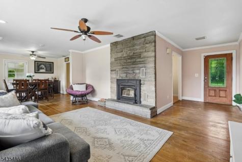 21 Wayside Lane Clinton NJ 08833