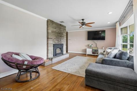 21 Wayside Lane Clinton NJ 08833