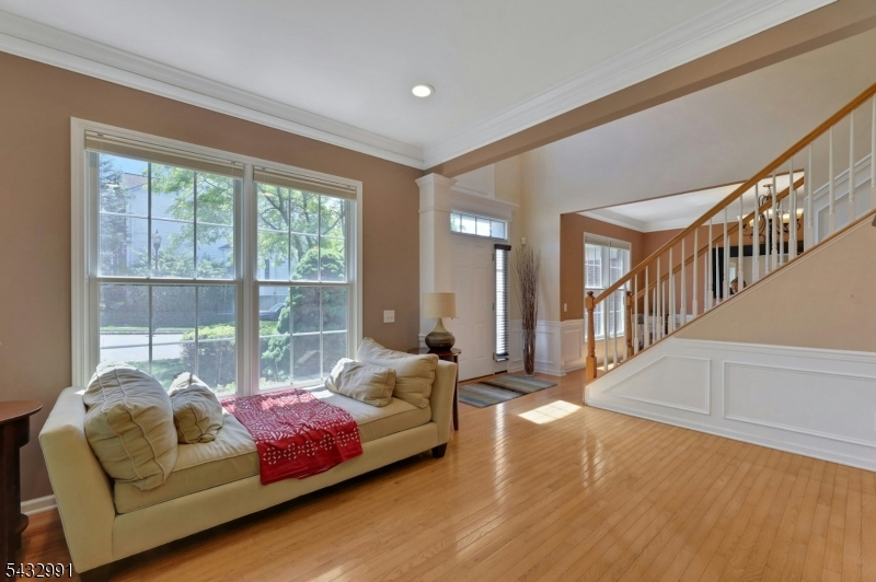 81 Lafayette Circle Totowa NJ 07512