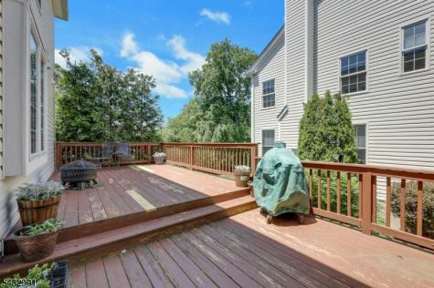 81 Lafayette Circle Totowa NJ 07512