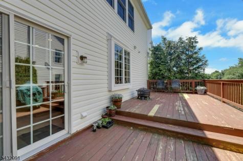 81 Lafayette Circle Totowa NJ 07512