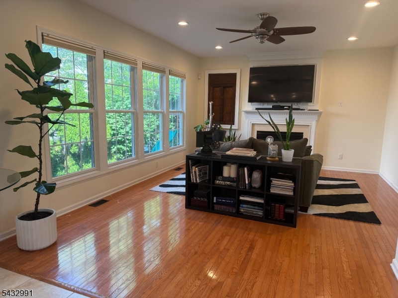 81 Lafayette Circle Totowa NJ 07512