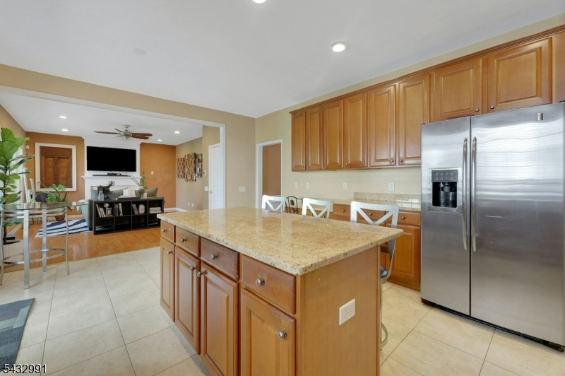 81 Lafayette Circle Totowa NJ 07512