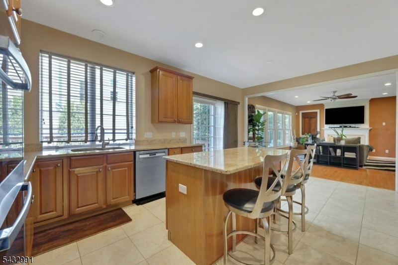 81 Lafayette Circle Totowa NJ 07512