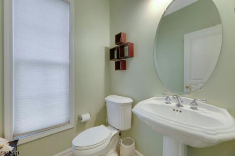 81 Lafayette Circle Totowa NJ 07512