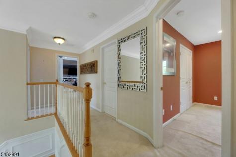 81 Lafayette Circle Totowa NJ 07512