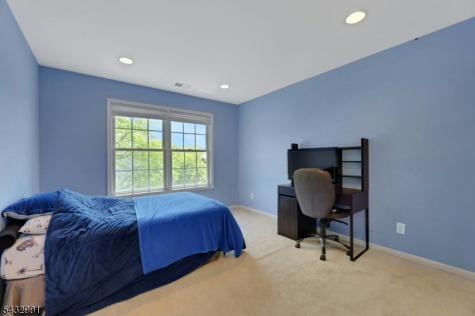 81 Lafayette Circle Totowa NJ 07512