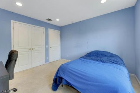 81 Lafayette Circle Totowa NJ 07512