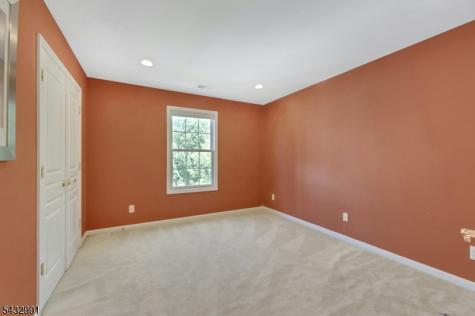 81 Lafayette Circle Totowa NJ 07512