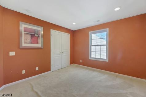 81 Lafayette Circle Totowa NJ 07512