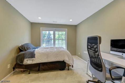 81 Lafayette Circle Totowa NJ 07512