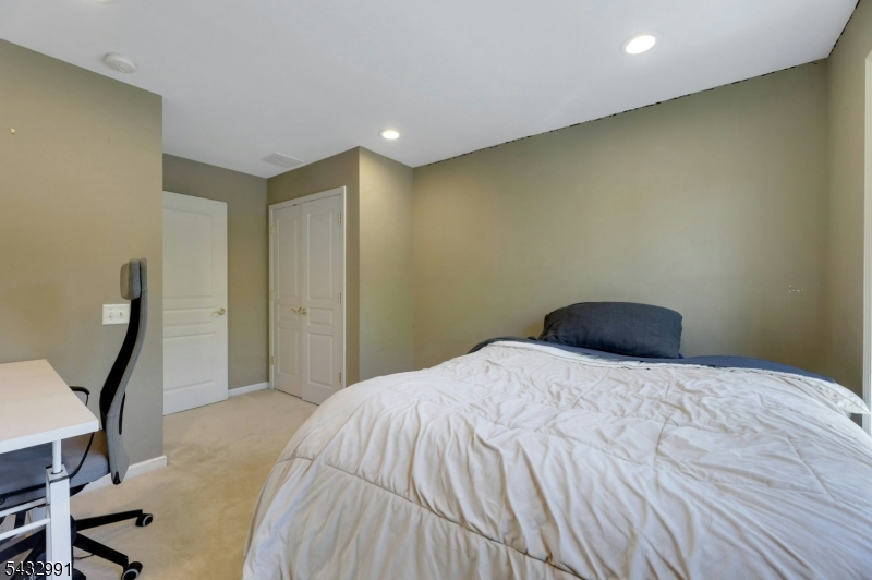 81 Lafayette Circle Totowa NJ 07512