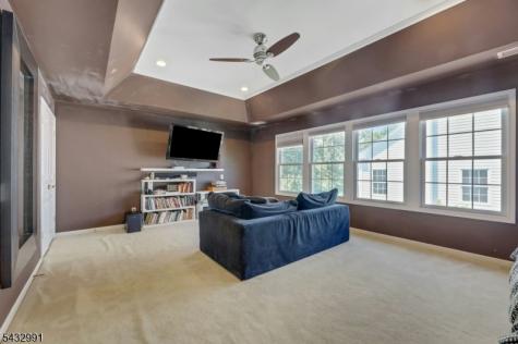 81 Lafayette Circle Totowa NJ 07512