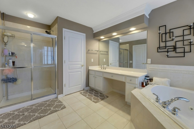 81 Lafayette Circle Totowa NJ 07512