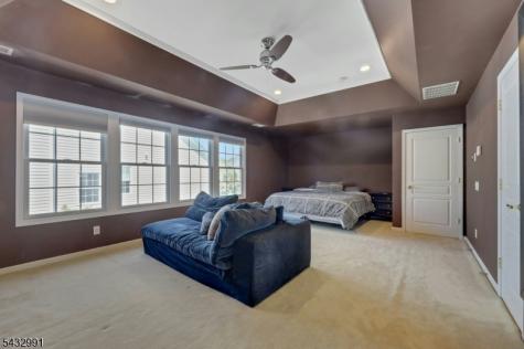 81 Lafayette Circle Totowa NJ 07512
