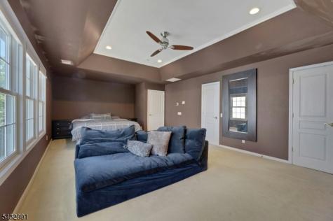 81 Lafayette Circle Totowa NJ 07512