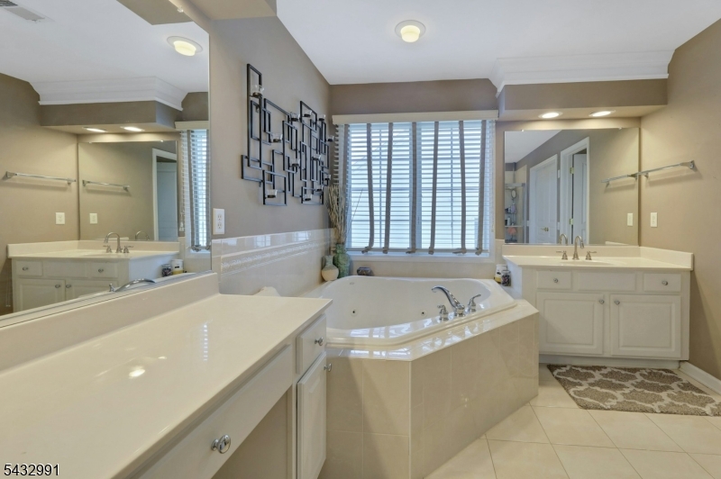 81 Lafayette Circle Totowa NJ 07512