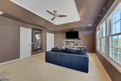 81 Lafayette Circle Totowa NJ 07512