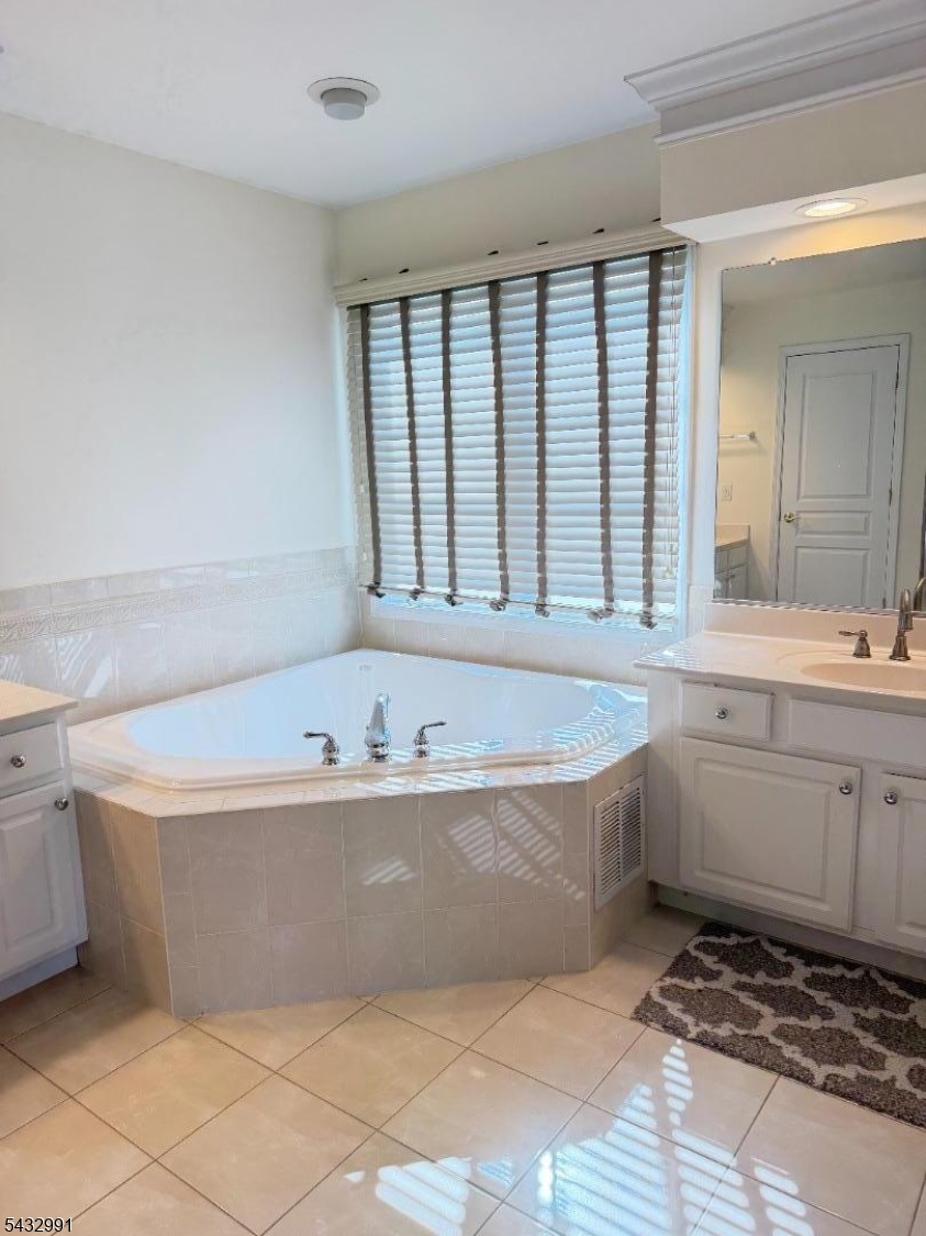 81 Lafayette Circle Totowa NJ 07512