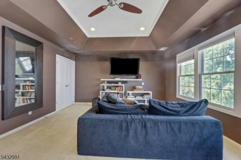 81 Lafayette Circle Totowa NJ 07512