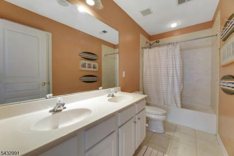 81 Lafayette Circle Totowa NJ 07512