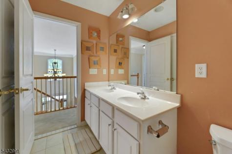 81 Lafayette Circle Totowa NJ 07512