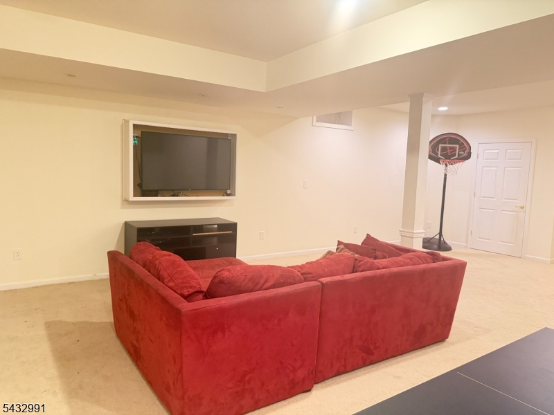 81 Lafayette Circle Totowa NJ 07512